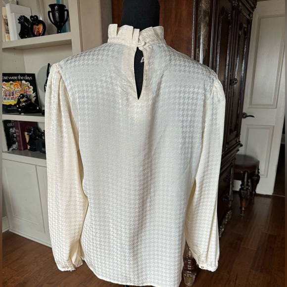 Chaus Vintage Sheer ‎ Blouse - Picture 2 of 14